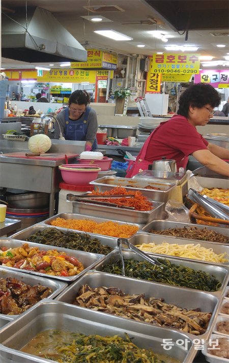 아파트숲 속 반찬가게… “엄마손맛에 情 얹어 팔아요”