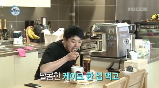 ‘나혼자산다’ 권혁수 ‘모닝 케이크’ 먹방 “아침에 먹는 게 최고”
