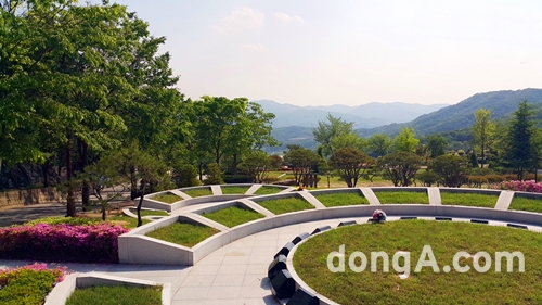 윤달, 5월 맞아 유럽 정원식 메모리얼 파크 ‘별그리다’  화제