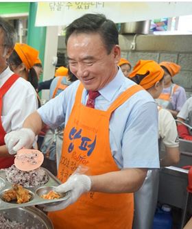 “맛도·양도·실망도 두 배” 호식이두마리치킨 최호식 28년 선행 한순간에…