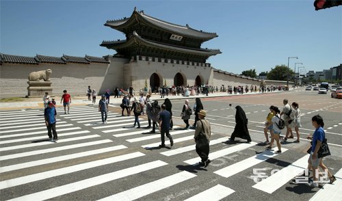 광화문 해태상 앞 횡단보도 신설