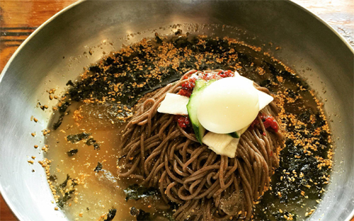 [정신우 셰프의 오늘 뭐 먹지?]막국수, 메밀로 빚어낸 여름의 맛