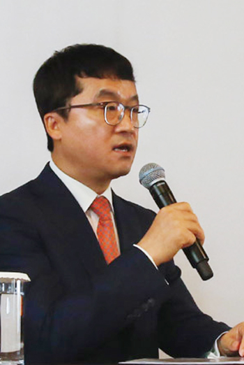 bhc회장 “치킨값 높은 수준인게 사실”… 가격인하 시사