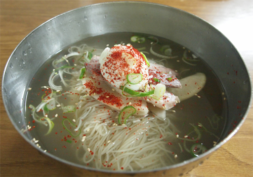 [석창인 박사의 오늘 뭐 먹지?]‘육칠면삼’… 물냉면 맛은 육수가 좌우