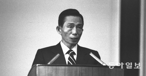 [백 투 더 동아/10월 17일]박정희, 1972년 ‘10월 유신’ 발표