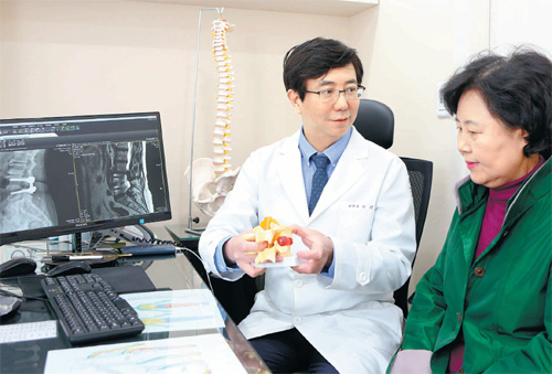 [헬스동아]수능 끝낸 수험생들, 목-허리 통증부터 잡으세요