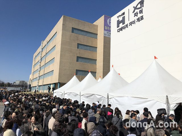 [현장]개포8 ‘디에이치 자이 개포’… 악재 비웃듯 ‘인파만파’