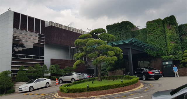 [단독]前 서울중구청장-중부경찰서장, 7500만원 회원권 무료로 썼다