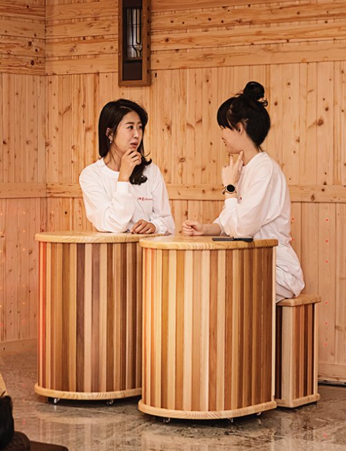편백나무 아래 누워 삼림욕 하듯 즐기는 온열의료기 ‘천궁’