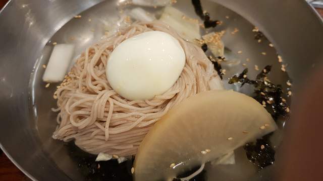 ‘이것은 막국수인가 냉면인가!’…거칠고 투박한 메밀이 뜨는 이유