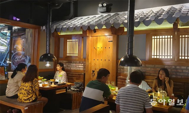 한국소주 한잔, 군만두 한입… 베트남 입맛 사로잡은 K푸드
