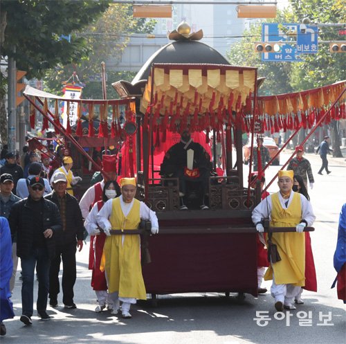 “임금님 납시오” 풍농 기원하는 어가행렬