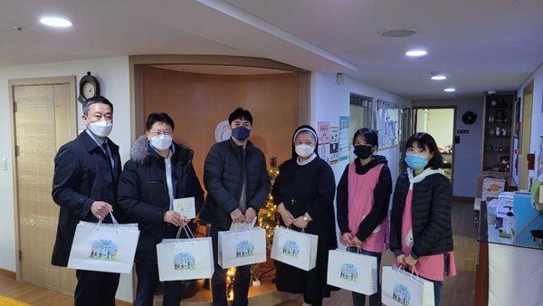 성북 우리아이들 병원, 장애아동 보호시설 ‘디딤자리’에 온정 전달