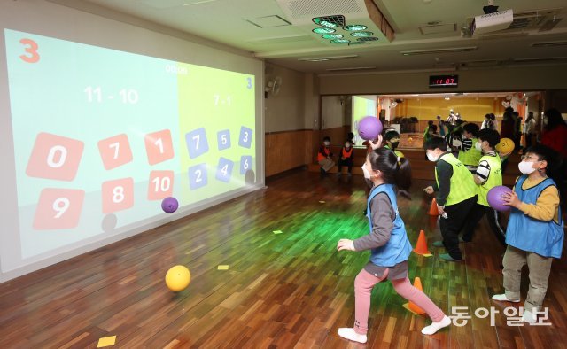 첨단 VR스포츠, 유럽형 놀이시설…초등학교의 변신[청계천 옆 사진관]