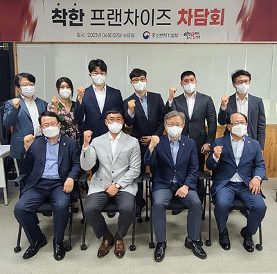 권칠승 중기부 장관, 전북 익산  ‘역전할머니맥주’ 본사 방문…가맹점주들과 차담회