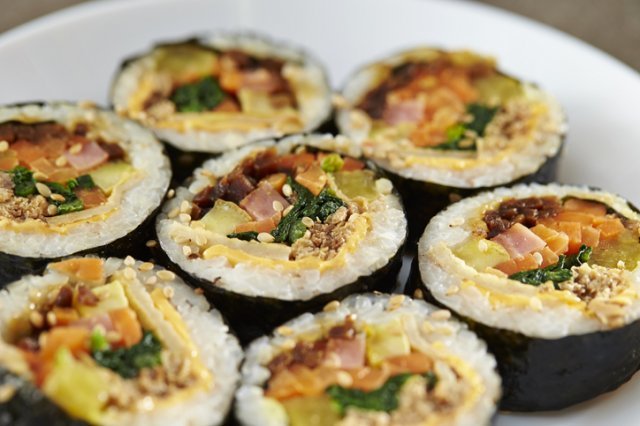 ‘집단 식중독’ 김밥집 사과…“두렵지만 숨지 않겠다”