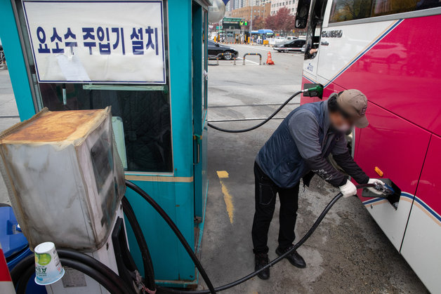 ‘요소수 대란’에 발묶인 버스…내주부터 일부지역 운행 차질