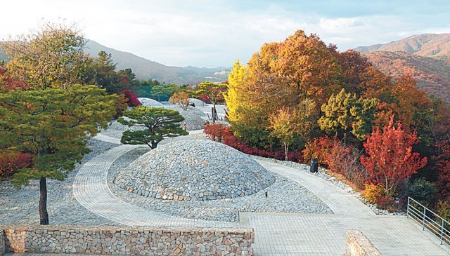 벼랑길 도는 ‘원주율’ 363m… 아찔한 가을에 간담 서늘