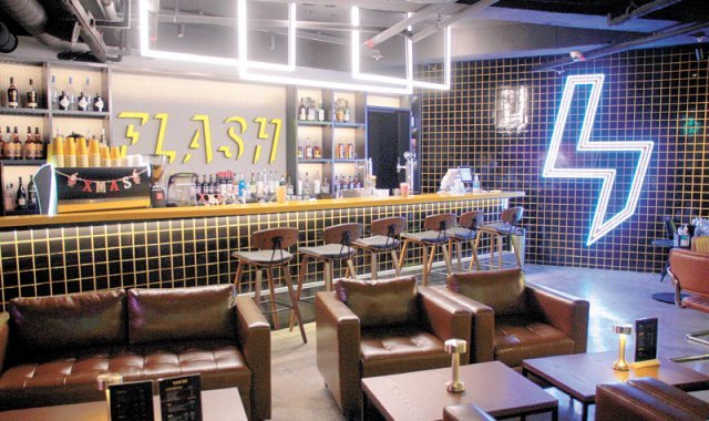 “비쌀수록 잘 팔리는 한국” 14만원 햄버거 - 1만원대 커피·칵테일 상륙