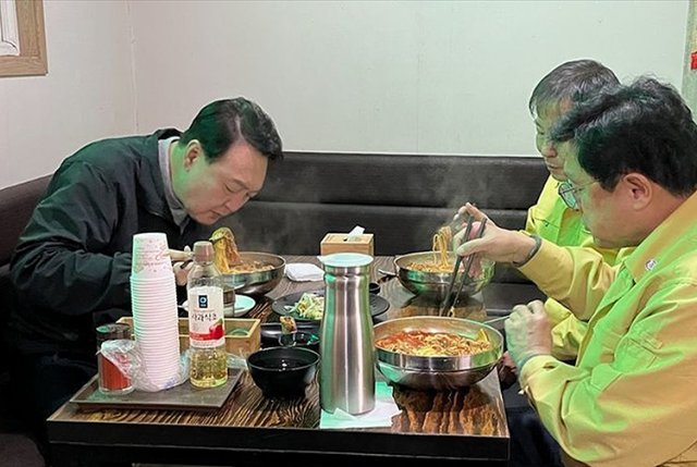 윤석열 당선인, 내일 점심은 누구와 무엇을 먹을까?[청계천 옆 사진관]