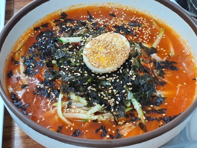사계절 시원한 김치말이국수[바람개비/이윤화]
