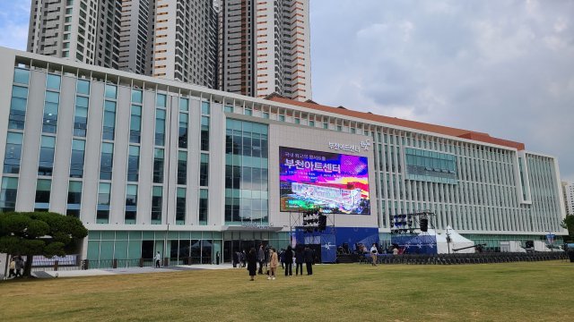 콘서트홀 1445석, 대형 파이프오르간도…부천아트센터 미리 가보니