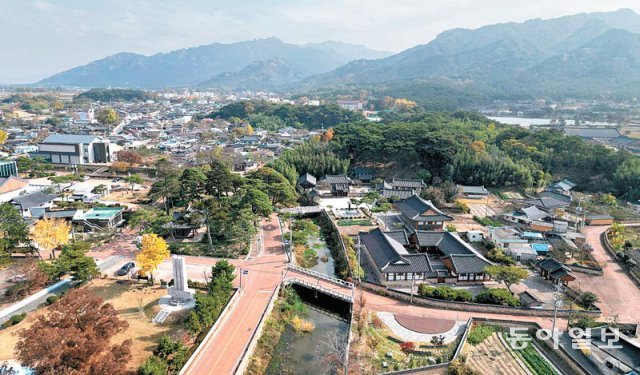 구름에 달 가듯 임 마중 가는 길… 氣찬 바위들 날 보라 아우성