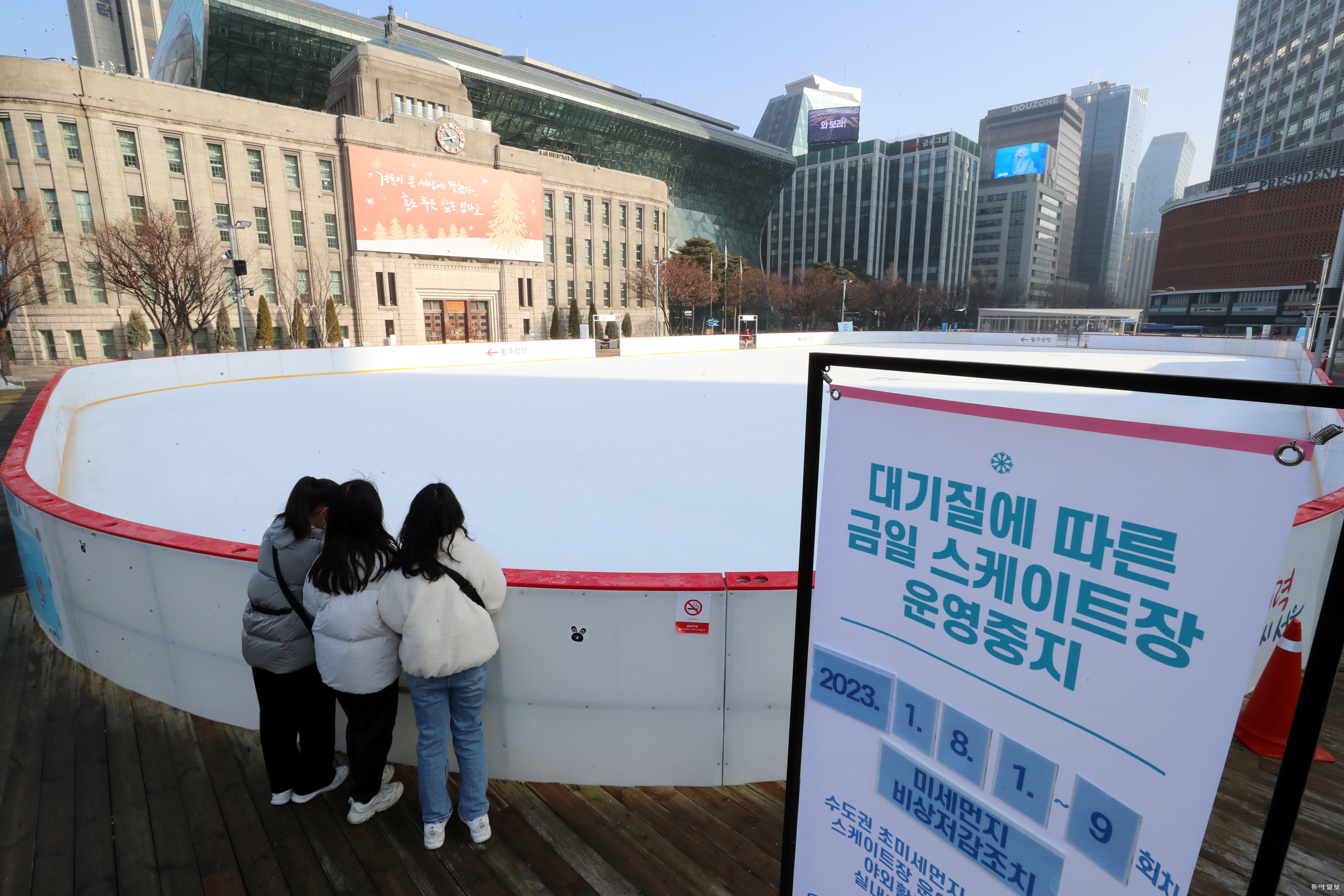 휴일, 미세먼지에 황사까지…[청계천 옆 사진관]