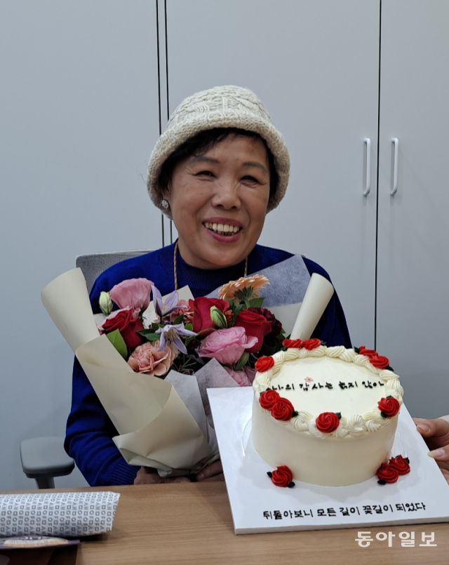 “나이는 정말 숫자일 뿐”…글쓰는 71세 환경미화원 할머니의 행복론[서영아의 100세 카페]