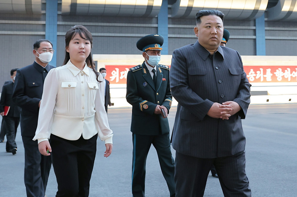 北, 김주애에 ‘조선의 샛별·여장군’ 칭호…우상화 시작