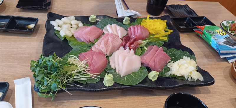 하루 치 피로와 사랑 그 종점엔… 부드러운 참치 한 점[김도언의 너희가 노포를 아느냐]