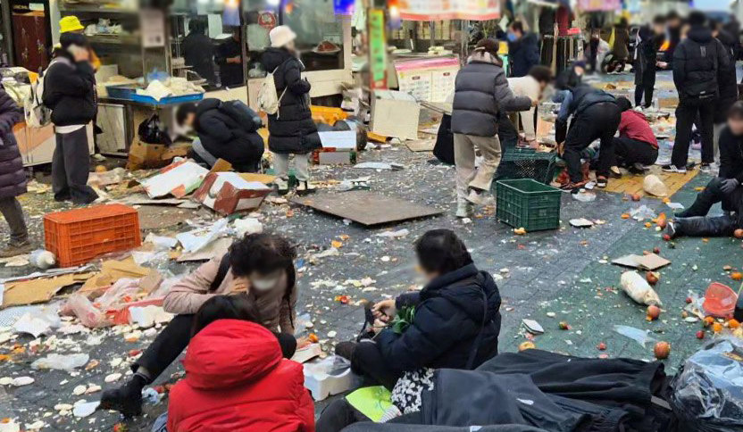 74세 운전자 승용차, 목동깨비시장으로 돌진…1명 사망 12명 부상