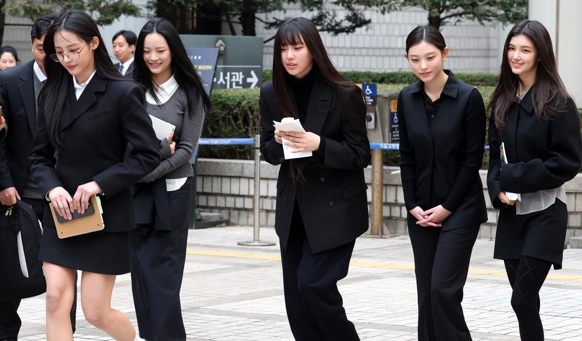 NJZ, 검은 정장입고 전원 법정 출석…뉴진스-어도어 가처분 첫 심문