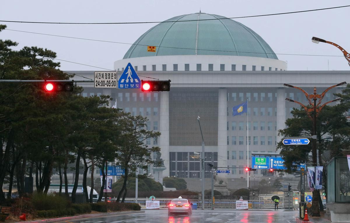 헌재 결정 무시하는 국회…‘위헌 법률’ 29건 방치