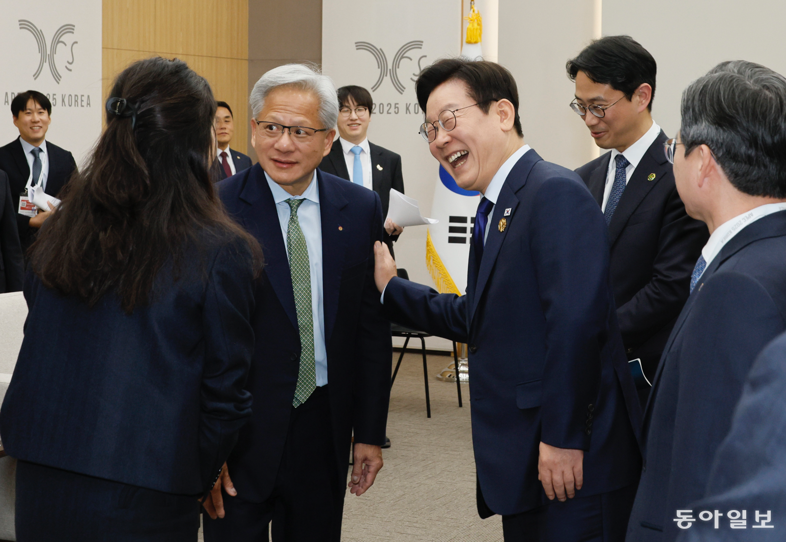 젠슨 황 딸 만난 李대통령 “우리나라에서 나이는 비밀”[청계천 옆 사진관]