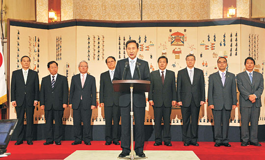 李대통령, 靑실장·수석 전면 교체