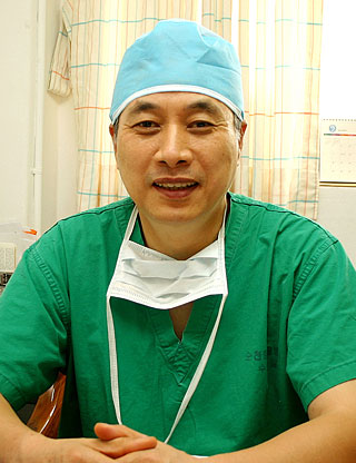 “유방암환자 10년새 3배… 절반이 40대 이하”