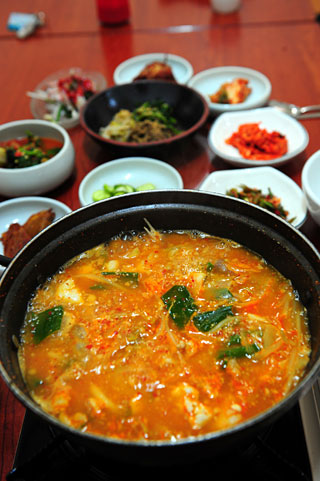 <가는길 묵을곳 먹을것>경주선 황남 맷돌 순두부, 포항 시내선 곰치국 ‘추천’