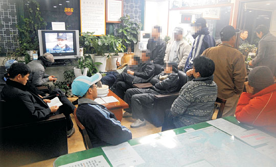 경제한파… 임시·일용직 700만명 붕괴