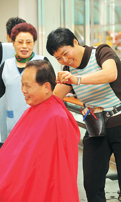 <사랑 그리고 희망 - 2009 대한민국 리포트>“영원히 잠들길 바랐다, 하지만 일어섰다, 이젠 나눈다”