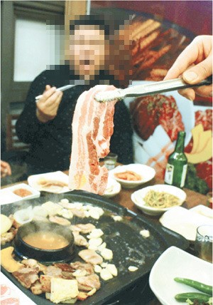 돼지값 폭락했는데 ‘착한 삼겹살’ 못찾겠네