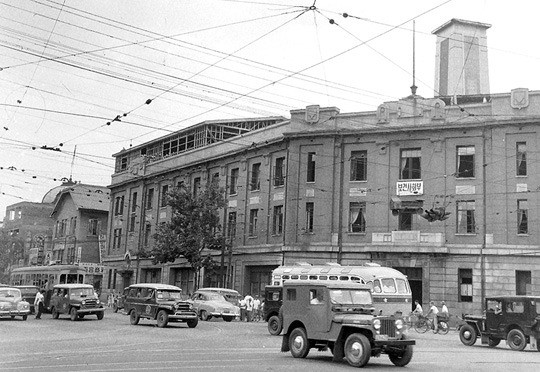 <그때 그 시절>1955년 을지로 입구 보건사회부 청사