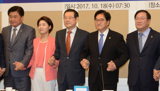 勞動 중심 고용정책…  “한 바퀴로 가는 수레”