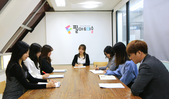 <함께하는 우리, 행복한 어린이>“새내기 직원도 아동과 1대1 결연… 세상에 감사하며 커가길 바라”