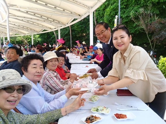 군부대 떡 납품업체 ‘사군자식품’, 잇따른 사회봉사 화제