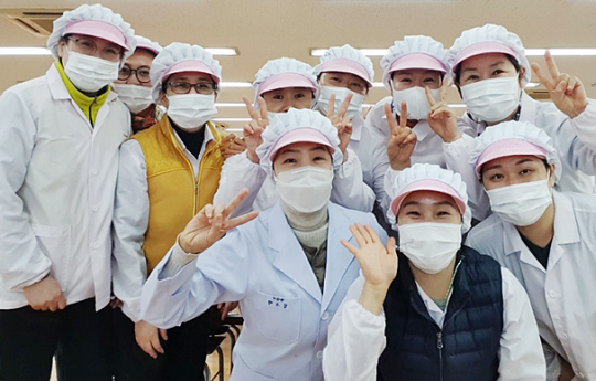 <자랑합니다>1300명 급식 책임진 10여명…배려하는 마음에 분위기 최고