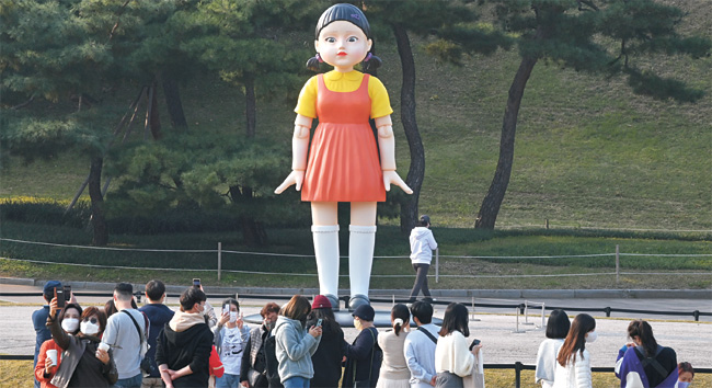 넷플릭스 ‘오징어게임’ 술래로봇 설치