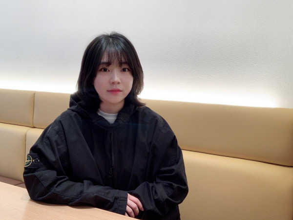 10·20대 감성 저격…무채색 코디 맛집 ‘더메뉴얼’