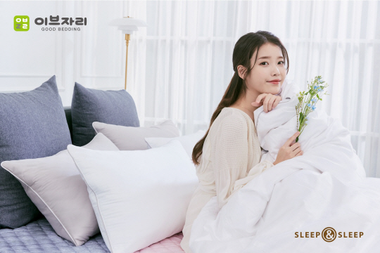 알레르망 송중기 vs 이브자리 아이유…침구업계 ‘별들의 전쟁’