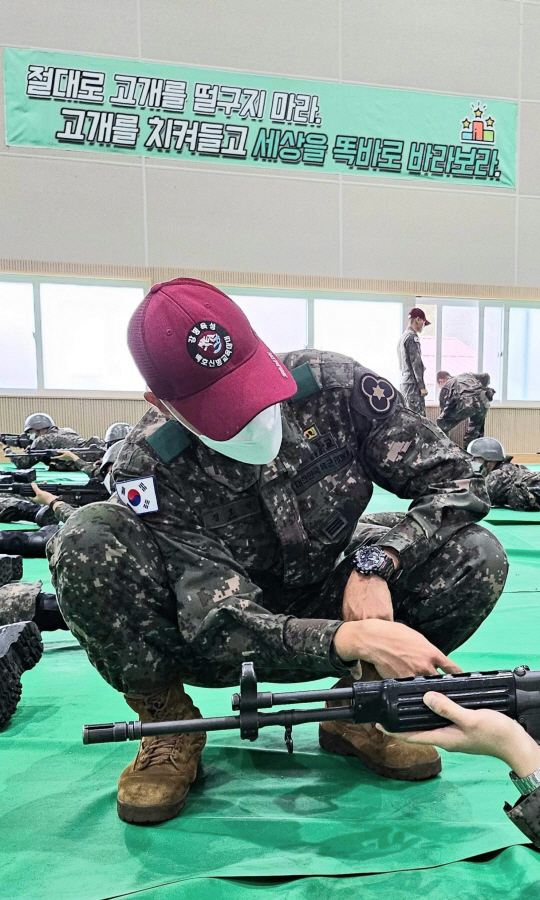 BTS ‘진’‘제이홉’ 왜 똑같이 ‘신교대 조교·특급전사’ 길 걷나[정충신의 밀리터리 카페]